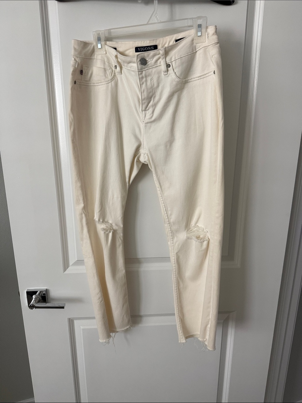 Vigoss Women's Cream Skinny Ripped Knee Jeans